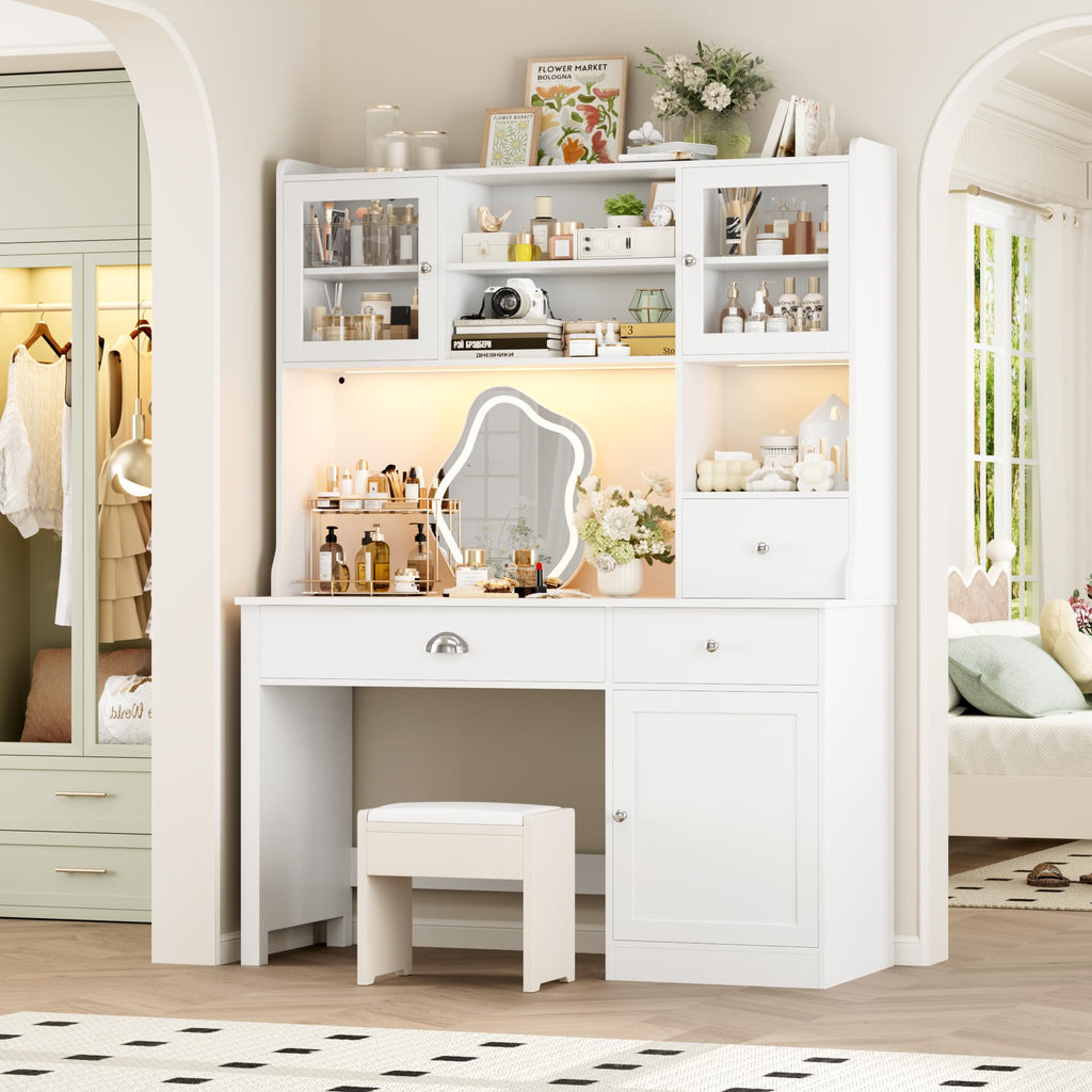 Computer Desk with Hutch and Power Outlet T798